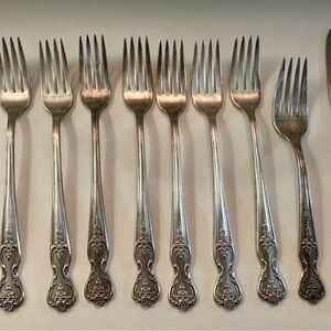 Vintage Wm Rogers IS Silver-plate Silverware Flatware 9 Forks 1 Butter Knife